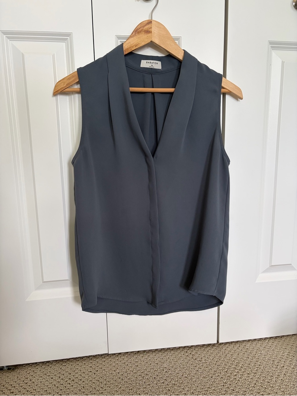 Babaton Slate Gray Akira Sleeveless V-Neck Blouse / vest Sz XS